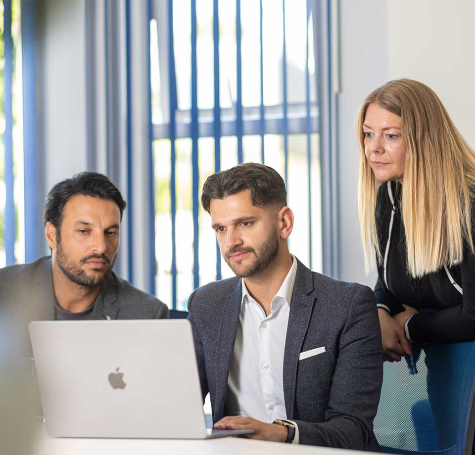 https://localnewspoint.co.uk/5-best-maritime-solicitors-in-plymouth-explore-guidance-for-marine-business-disputes/